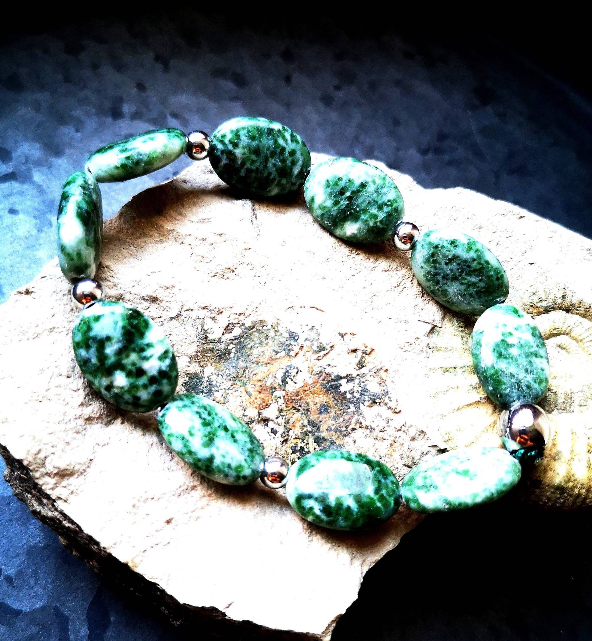 Armband Mit Jade Und Edelstahl, Elastisch von TinasSchmucktruheCOM