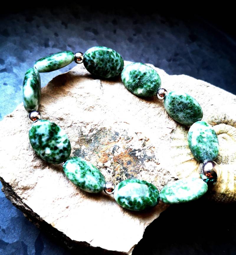 Armband Mit Jade Und Edelstahl, Elastisch von TinasSchmucktruheCOM