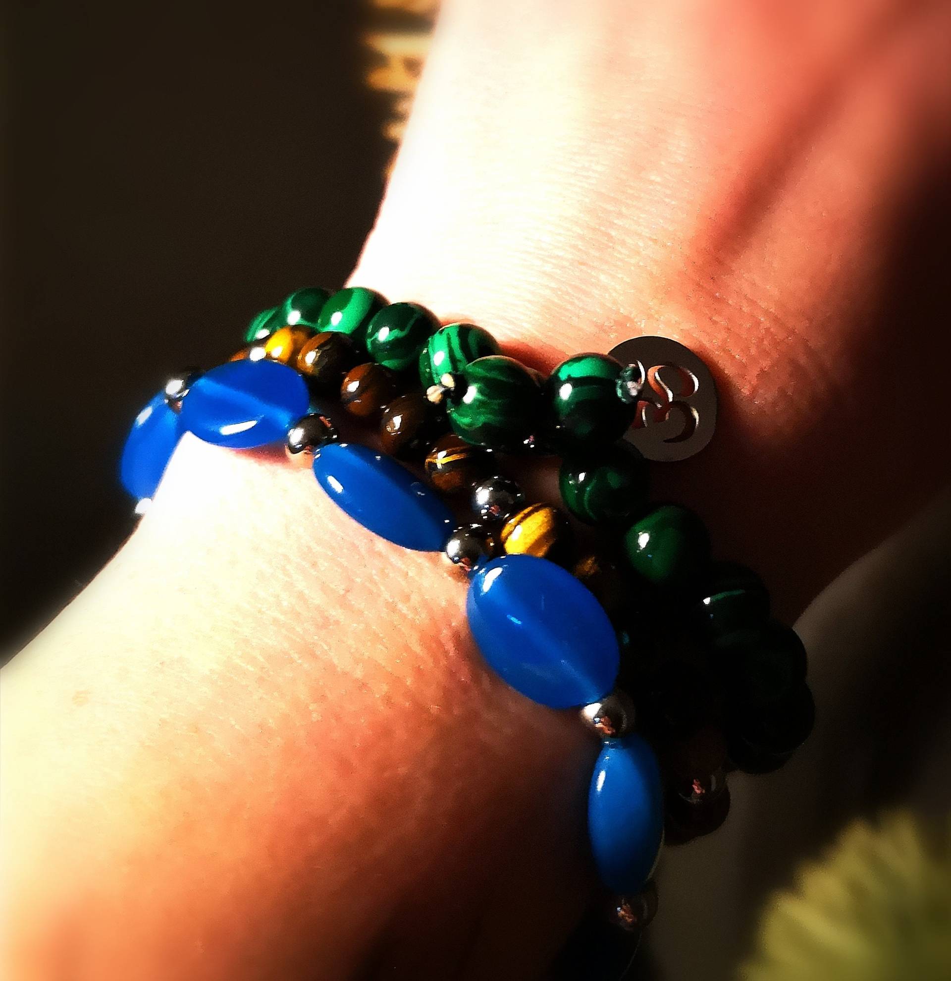 Armband Om Mit Malalichtperlen, Unisex, Armkette, Elastisch von TinasSchmucktruheCOM