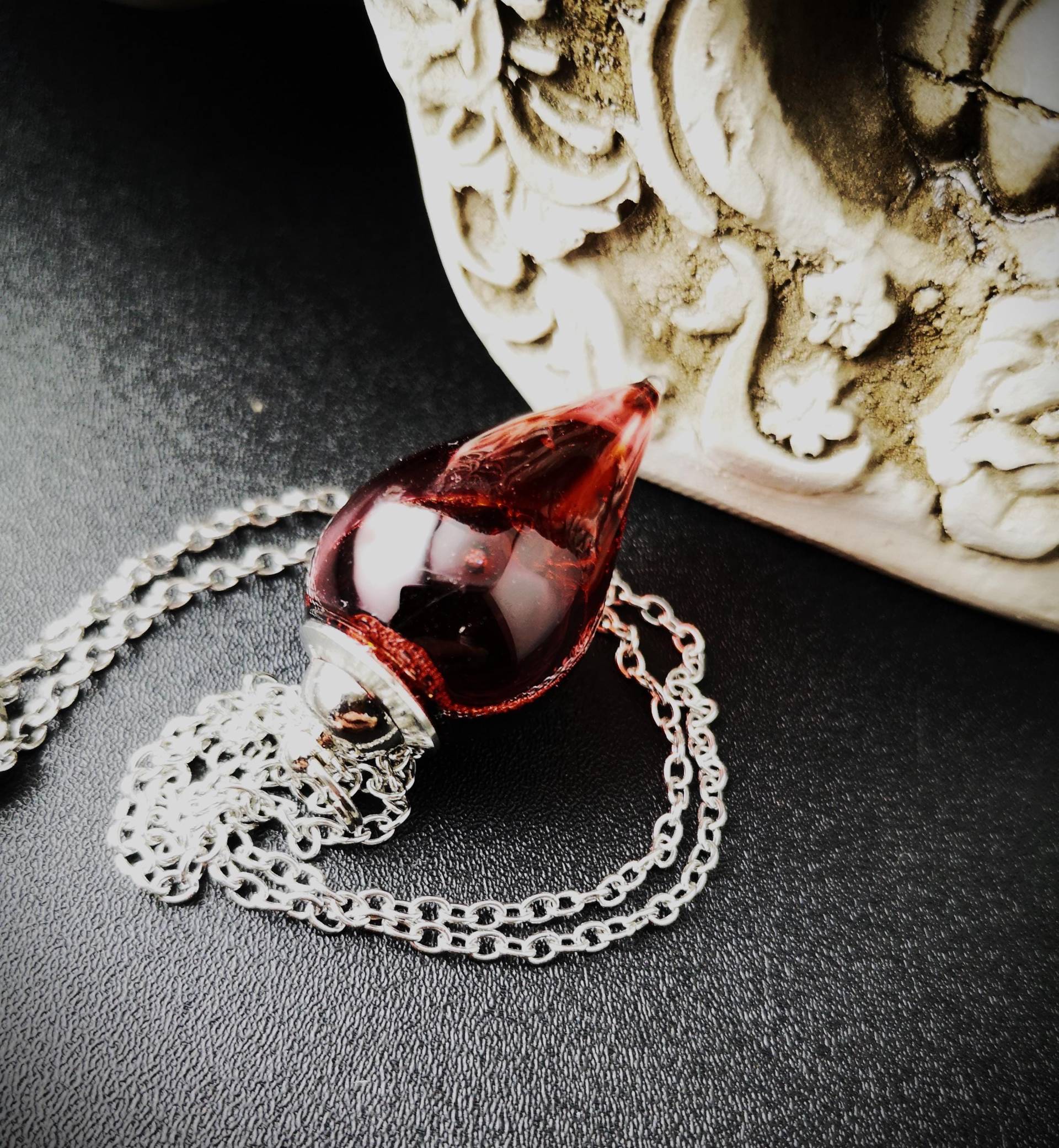 Edelstahlkette Mit Glasanhänger, Gothik von TinasSchmucktruheCOM