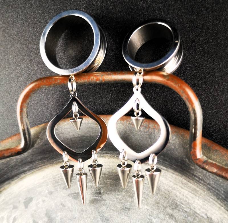 Tunnel Mit Langem Anhänger, Ohrtunnel, Spike von TinasSchmucktruheCOM