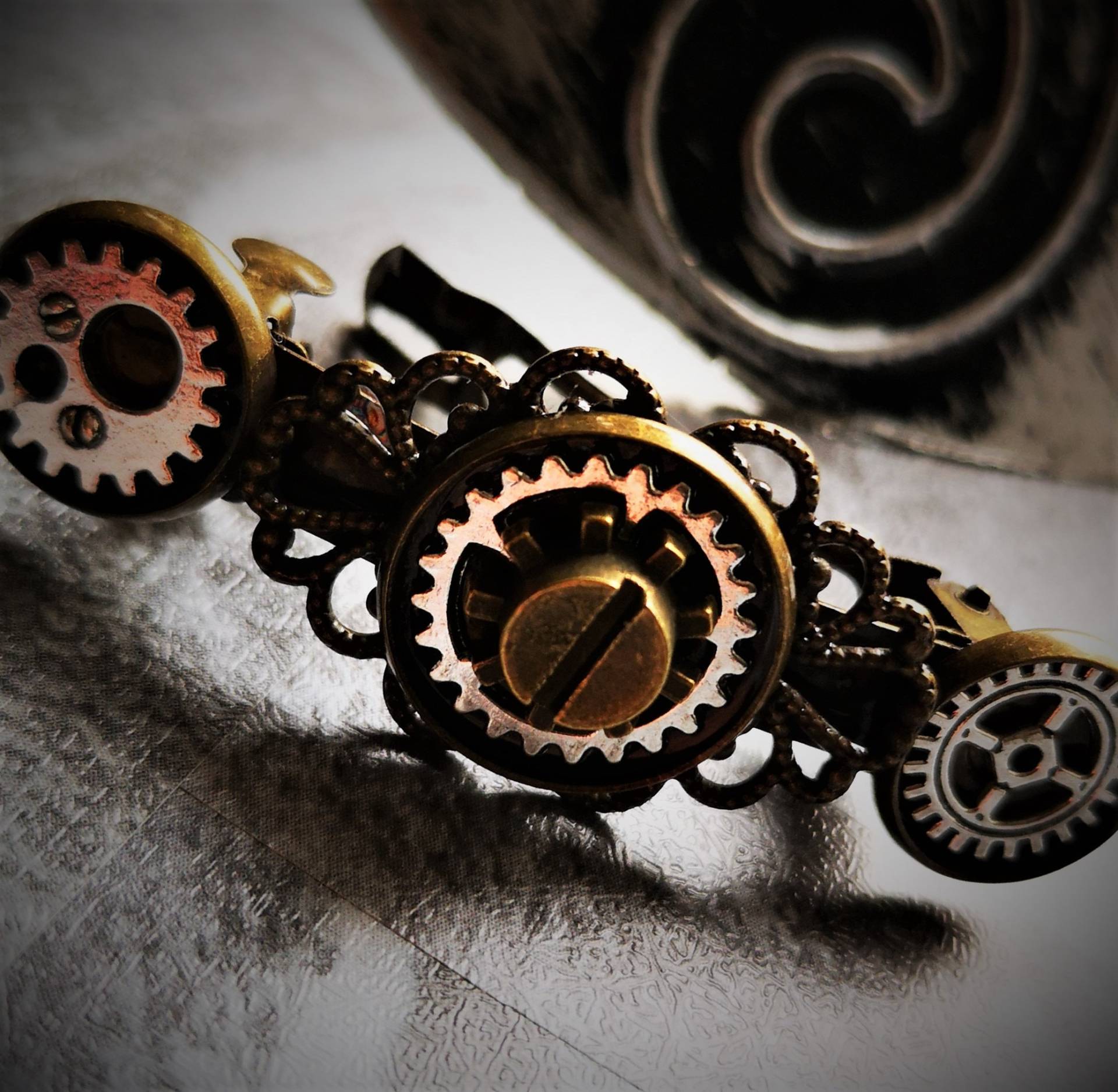 Verzierte Haarspange, Steampunk, Uhrenteile von TinasSchmucktruheCOM