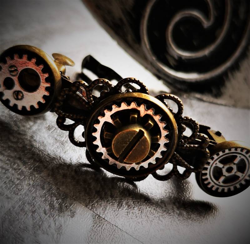Verzierte Haarspange, Steampunk, Uhrenteile von TinasSchmucktruheCOM