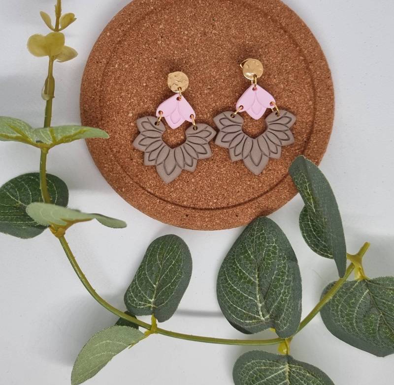 Camilla | Statement Ohrringe Rosa|Hängeohrringe|Ohrstecker| Polymerton|Jewellery|Boho|Feminin| Geschenk Freundin|Ostern|Frühling|Blume|Braun von TinasTrading