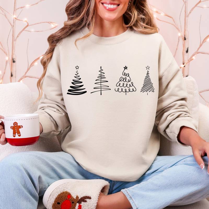 Festlicher Pullover, Weihnachten, Weihnachtsbaum, Weihnachtspulli, Tannenbäume, Sweatshirt Pulli, Winter von TinaslovelyDesign