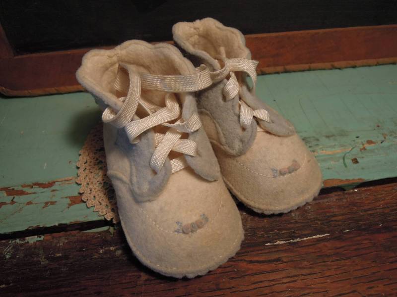 Vintage Blaue Creme Babyschuhe/Babyschuhe Gertrude Es Originals Schuhe Größe 1 von Tinastinytoddlers