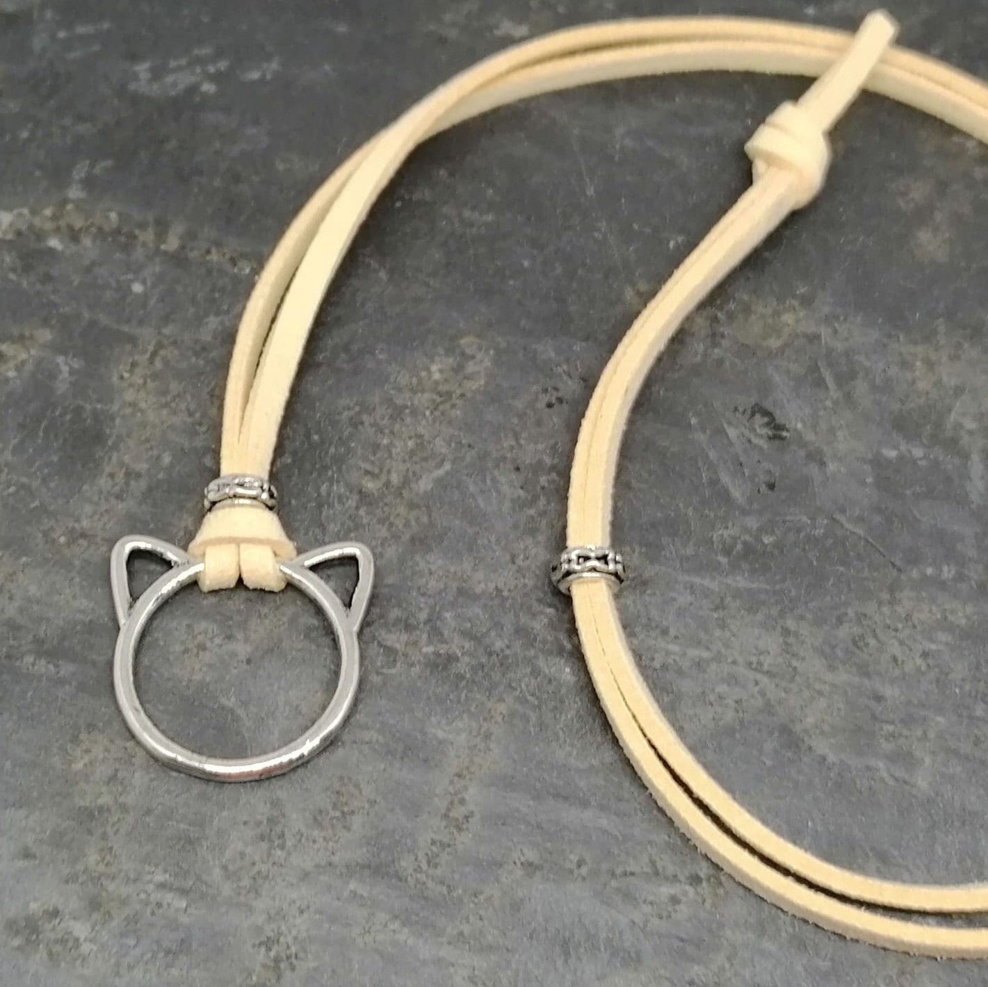 Brillenkette, Katzenkopf, Halskette, Velourband, Geschenk Für Frauen Und Mädchen Brillenkette, Katzenkopf, Halskette, Velourband, Geschenk Für Frauen Und Mädchen von TinescreativeWelt