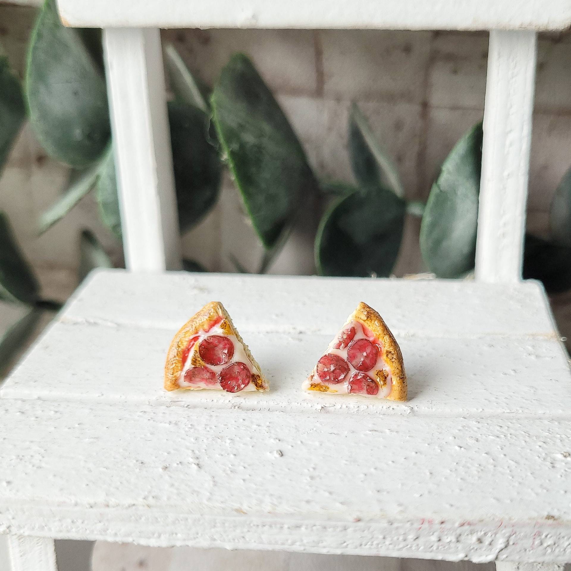Peperoni Pizza Ohrstecker Peperoni Pizza Ohrstecker von TingCorner