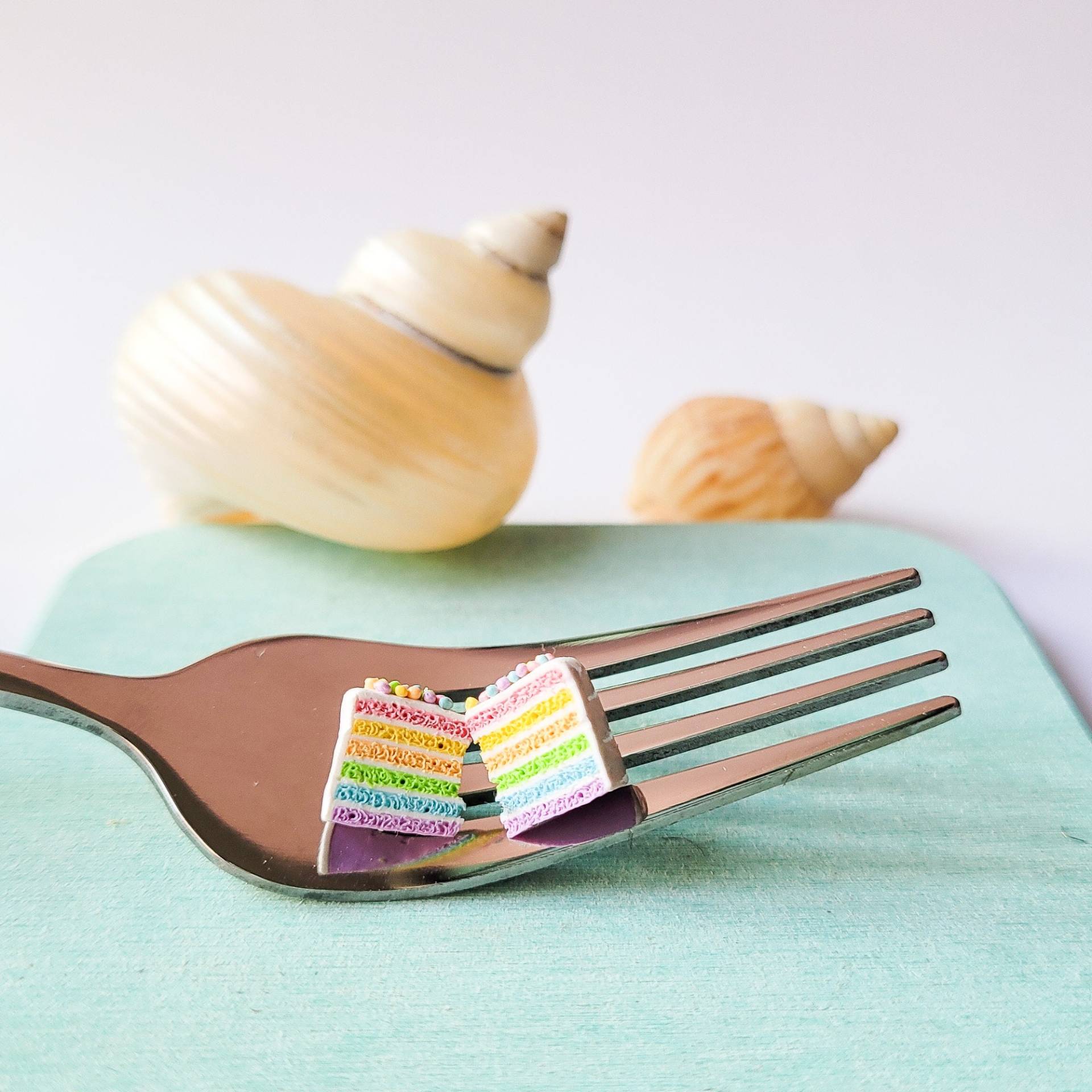 Regenbogen Kuchen Ohrstecker Regenbogen Kuchen Ohrstecker von TingCorner