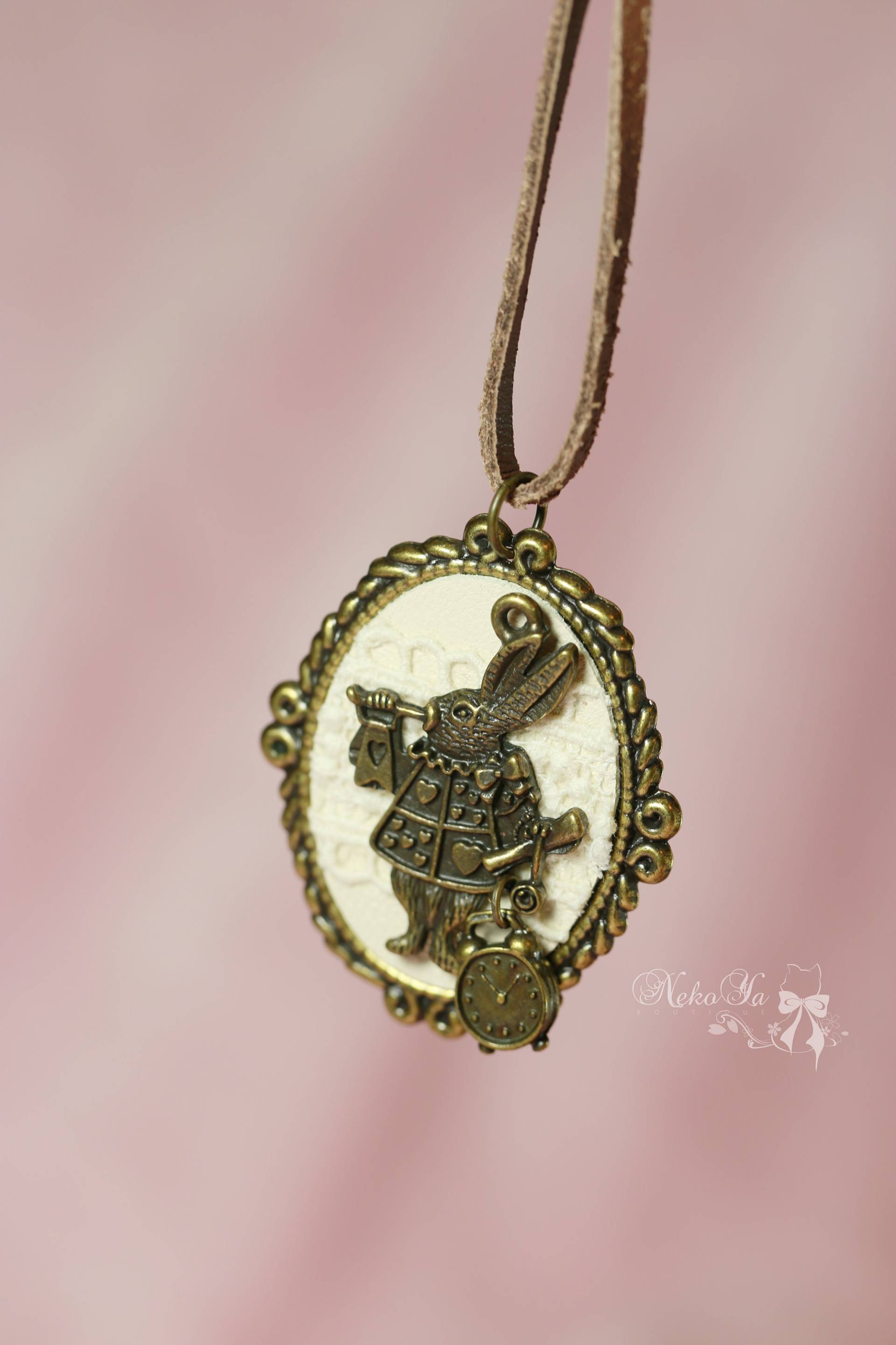 Hase Aus Wunderland Mit Taschenuhr Lange Halskette Hase Aus Wunderland Mit Taschenuhr Lange Halskette von TingMadeStudio