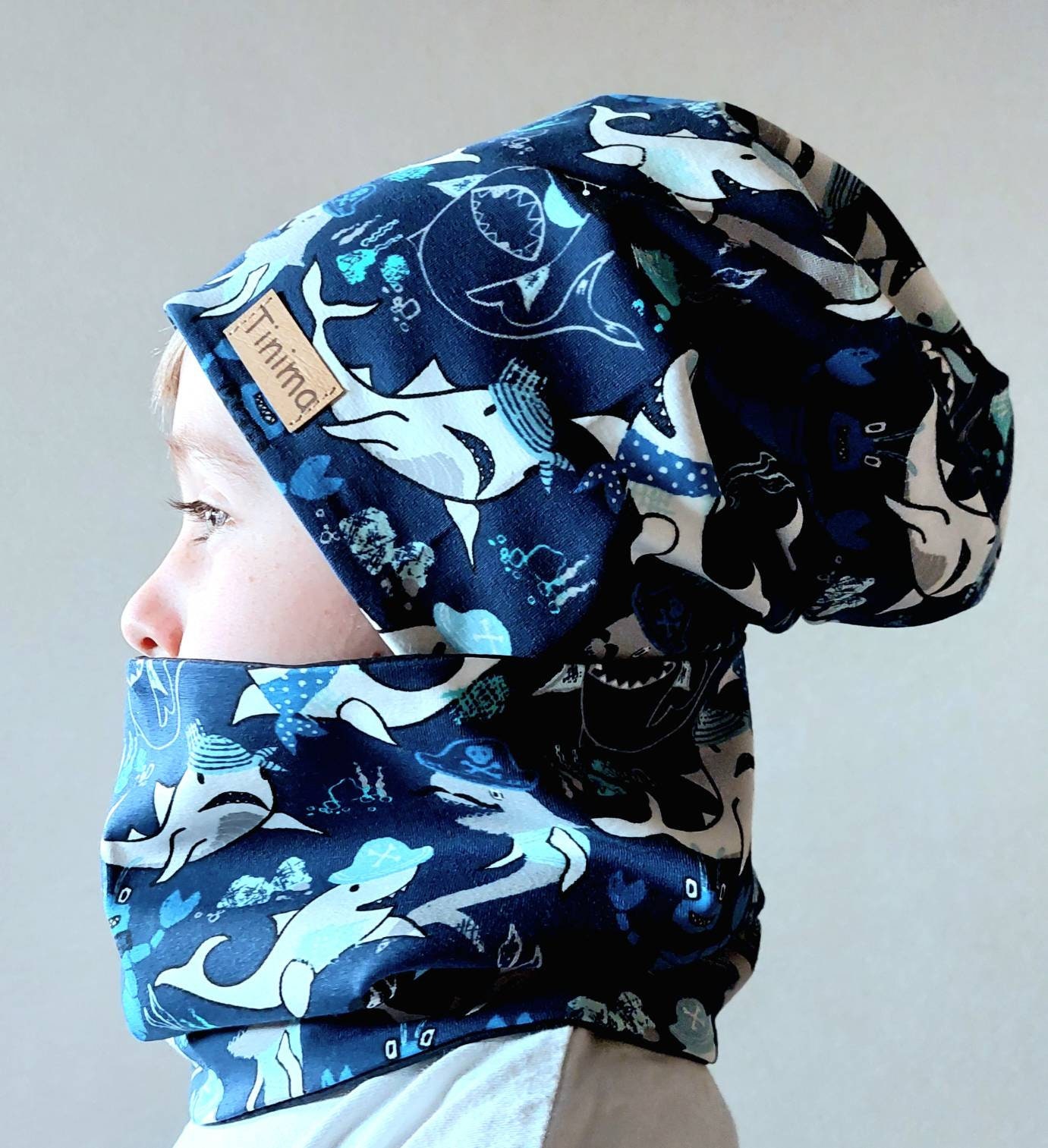 Mütze Junge "Blau Haie" Und Loop Set Aus Jersey Mit Fleece Oder Gefüttert von TinimakreativDE