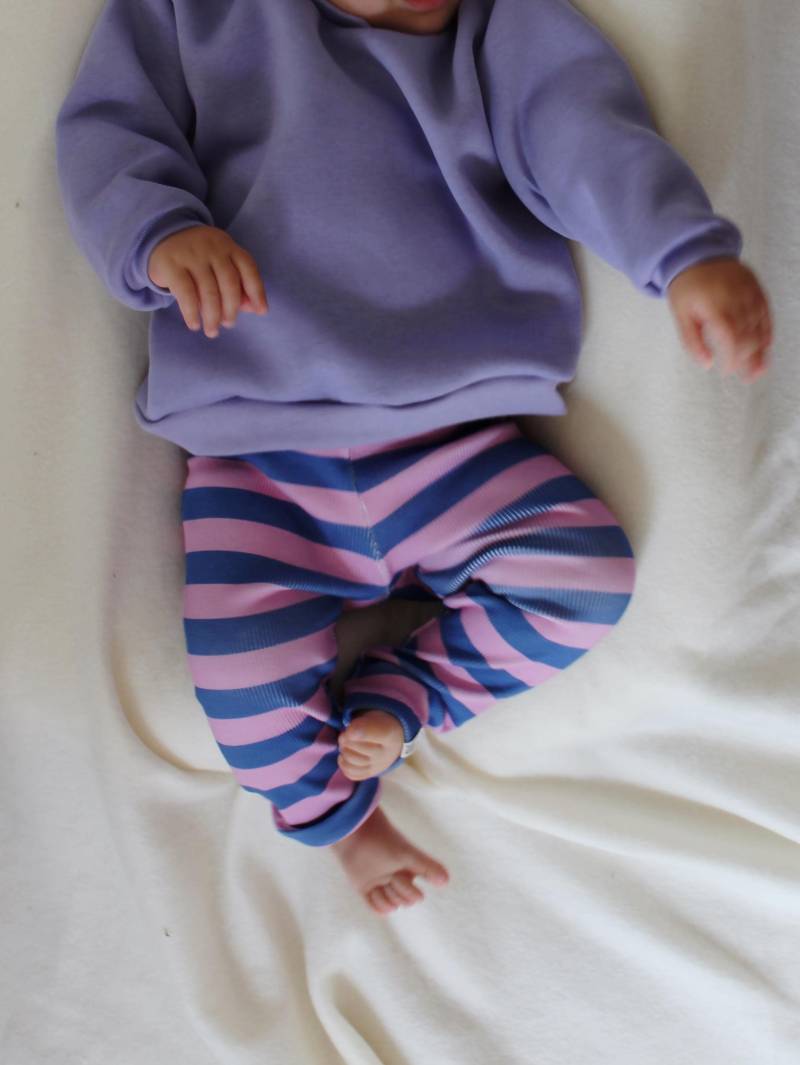 Leggins Colourblocking Handgemacht | Babyleggins Streifen Pink Blau Babyhose Bunt Geburtstagsoutfit Baby von TiniundToni