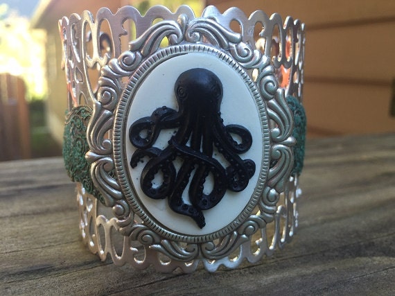 steampunk Fantasy Piraten Cthulu Oktopus Cameo Breite Manschette steampunk Fantasy Piraten Cthulu Oktopus Cameo Breite Manschette von TinkersDaughter2015