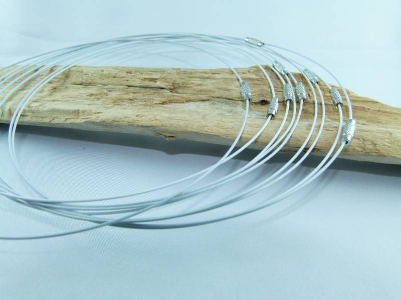 2 Weiße Halsreifen Aus Kunststoffummantelten Edelstahldraht Drehverschluß Kette 46 cm Länge 2 Weiße Halsreifen Aus Kunststoffummantelten Edelstahldraht Drehverschluß Kette 46 cm Länge von TinkyStarShop