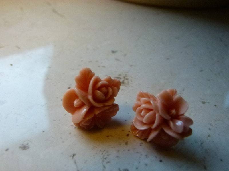 Altrosa Vintage Ohrring "Blüte" Blumen Ohrstecker Altrosa Vintage Ohrring "Blüte" Blumen Ohrstecker von TinkyStarShop