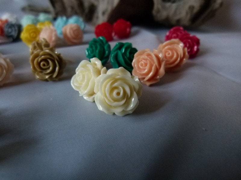 Creme - Rosenohrstecker Blumen Ohrstecker Rose Creme - Rosenohrstecker Blumen Ohrstecker Rose von TinkyStarShop