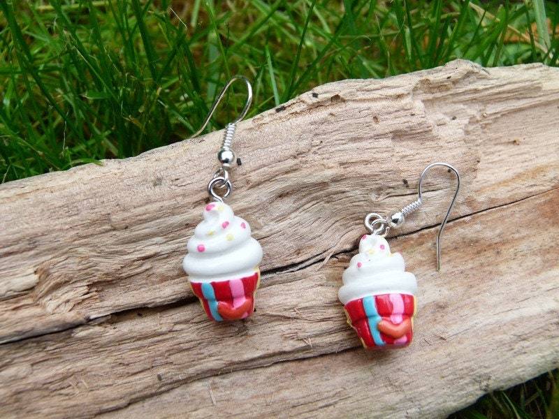 Cupcakes - Süsse Kuchen-Ohrringe Eisbecher-Ohrring Cupcakes - Süsse Kuchen-Ohrringe Eisbecher-Ohrring von TinkyStarShop