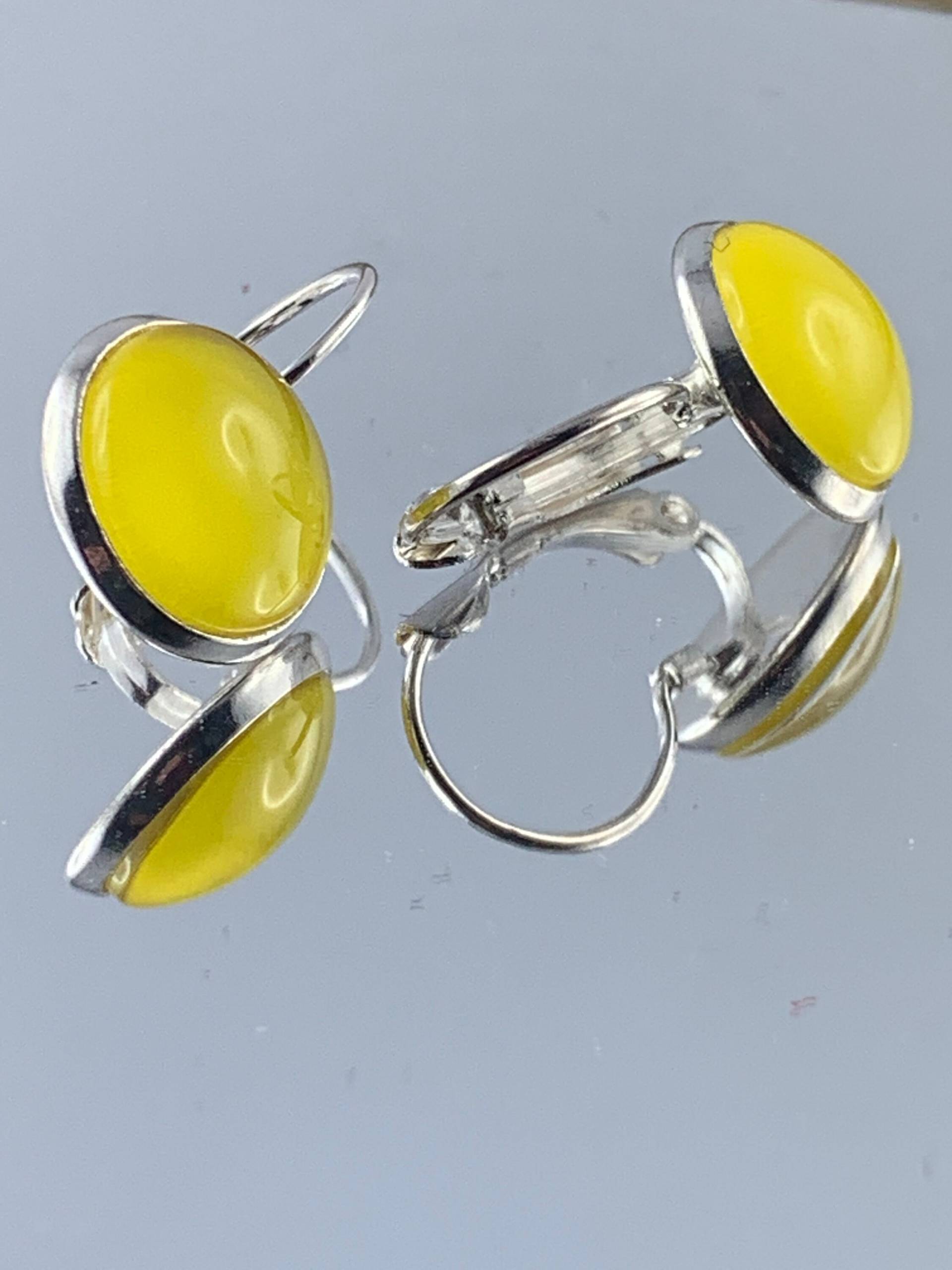 Gelbe Cabochon Ohrhänger Ohrringe 12mm Gelb Mit Brisur Cabochons Cabochon-Ohrhänger Geschenk Gelbe Cabochon Ohrhänger Ohrringe 12mm Gelb Mit Brisur Cabochons Cabochon-Ohrhänger Geschenk von TinkyStarShop