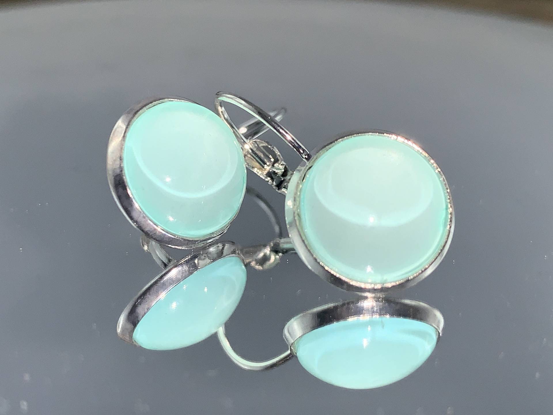 Hellblaue Cabochon Ohrhänger Ohrringe 12mm Hellblau Mit Brisur Cabochons Cabochon-Ohrhänger Geschenk Hellblaue Cabochon Ohrhänger Ohrringe 12mm Hellblau Mit Brisur Cabochons Cabochon-Ohrhänger Geschenk von TinkyStarShop