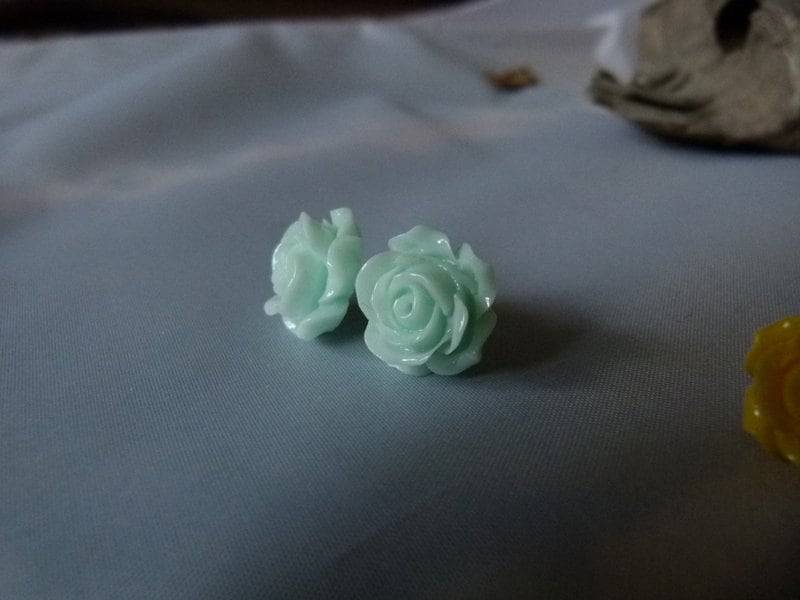 Hellgrün Vintage Ohrring "Rose" Blumen Ohrstecker Hellgrün Vintage Ohrring "Rose" Blumen Ohrstecker von TinkyStarShop