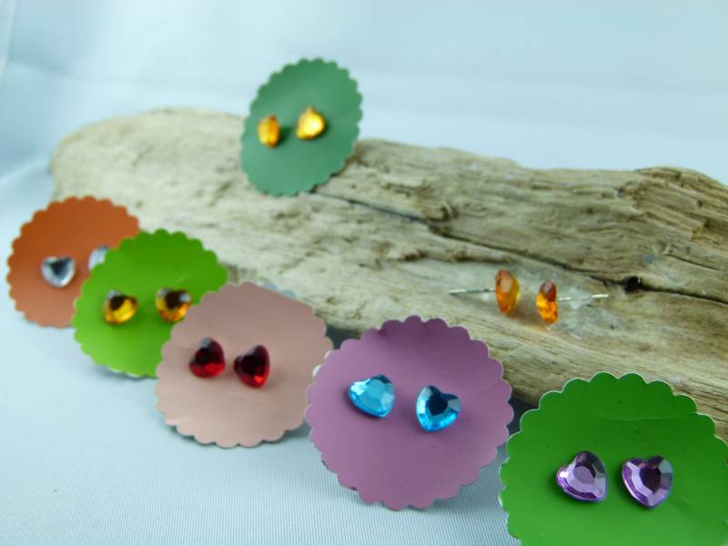 Kleine Facettierte Herzen Als Kinderohrringe "Herzchen" in Weiß Oder Klar, Gelb, Rot, Blau Und Lila - Ohrstecker Mit Ohrstopper Kleine Facettierte Herzen Als Kinderohrringe "Herzchen" in Weiß Oder Klar, Gelb, Rot, Blau Und Lila - Ohrstecker Mit Ohrstopper von TinkyStarShop