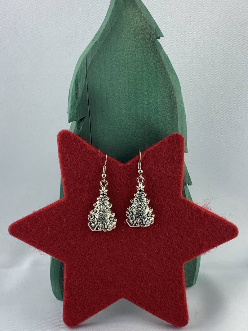 Kleine Geschmückte Weihnachtsbäumchen Als Ohrring Tannenbaum Weihnachtsohrringe Ohrringe Weihnachtsbaumohrringe Christbaumohrringe Kleine Geschmückte Weihnachtsbäumchen Als Ohrring Tannenbaum Weihnachtsohrringe Ohrringe Weihnachtsbaumohrringe Christbaumohrringe von TinkyStarShop
