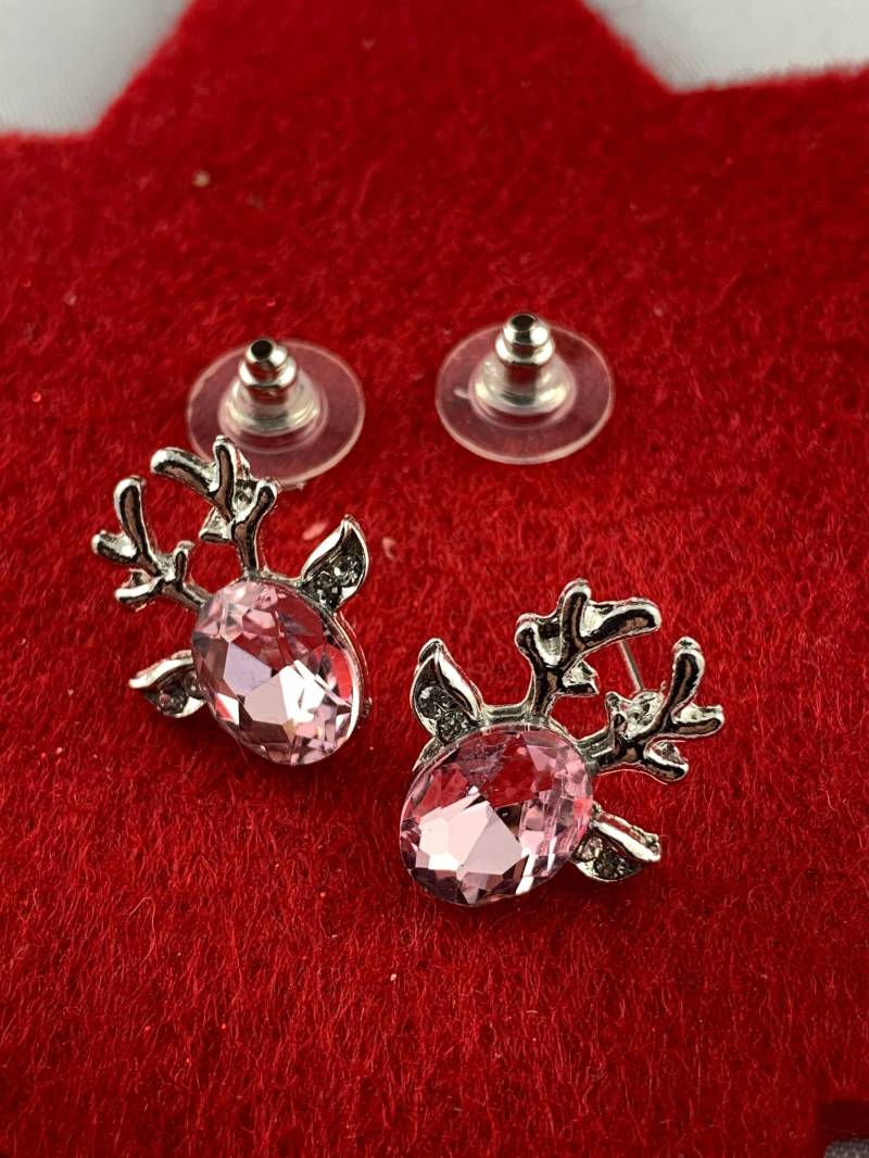 Kleine Silberfarbene Elche Als Ohrstecker Rosa Weihnachtsohrringe Adventskalenderfüllung Elchstecker Rentier von TinkyStarShop