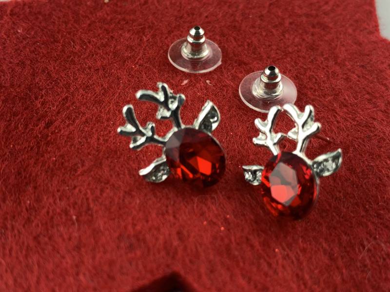 Kleine Silberfarbene Elche Als Ohrstecker Rot Weihnachtsohrringe Adventskalenderfüllung Elchstecker Kleine Silberfarbene Elche Als Ohrstecker Rot Weihnachtsohrringe Adventskalenderfüllung Elchstecker von TinkyStarShop