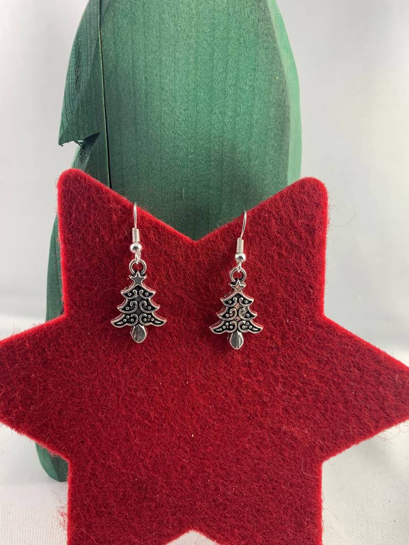 Verschnörkeltes Weihachtsbäumchen Kleiner Geschwungener Tannenbaum Weihnachtsohrringe Ohrringe Adventskalenderfüllung von TinkyStarShop