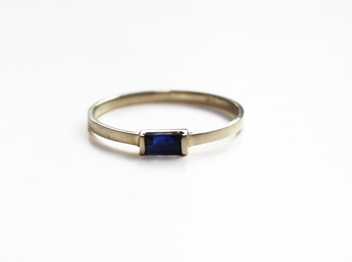 Blauer Saphir Baguette Ring | 14K Weiss - Oder Gelbgold Blauer Saphir Baguette Ring | 14K Weiss - Oder Gelbgold von TinyArmour