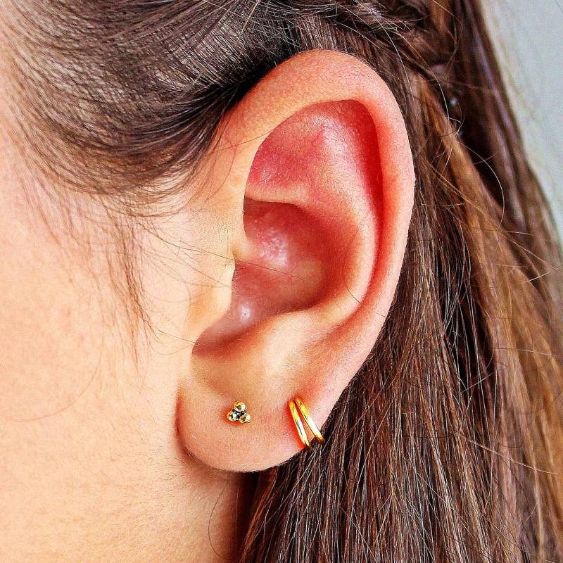 9K Gold Creolen, Solid Minimalist Ohrringe, Kleine Huggie Ohrringe von TinyBoxJewelry