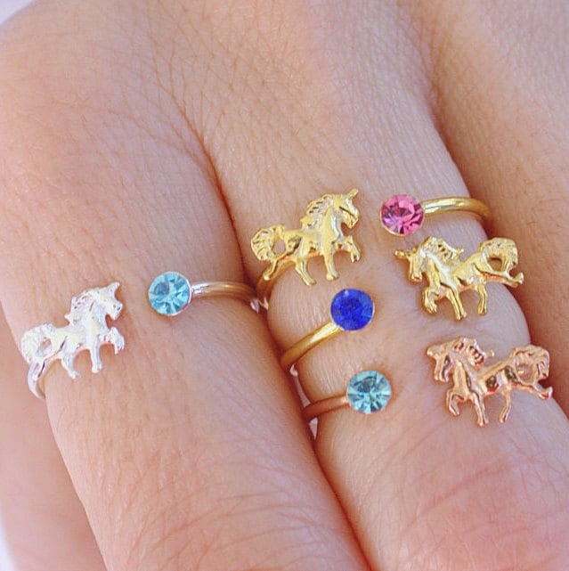 Einhorn Inspirationsgeschenk - Geburtstagsgeschenk Für Sie Geburtsstein Ring Inspirierender Geburtstag Zierliche Tiny Cz von TinyBoxJewelry