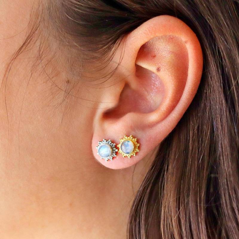 Mondstein Ohrringe - Geschenk Für Sie Schwester Boho Kleine Ohrstecker von TinyBoxJewelry