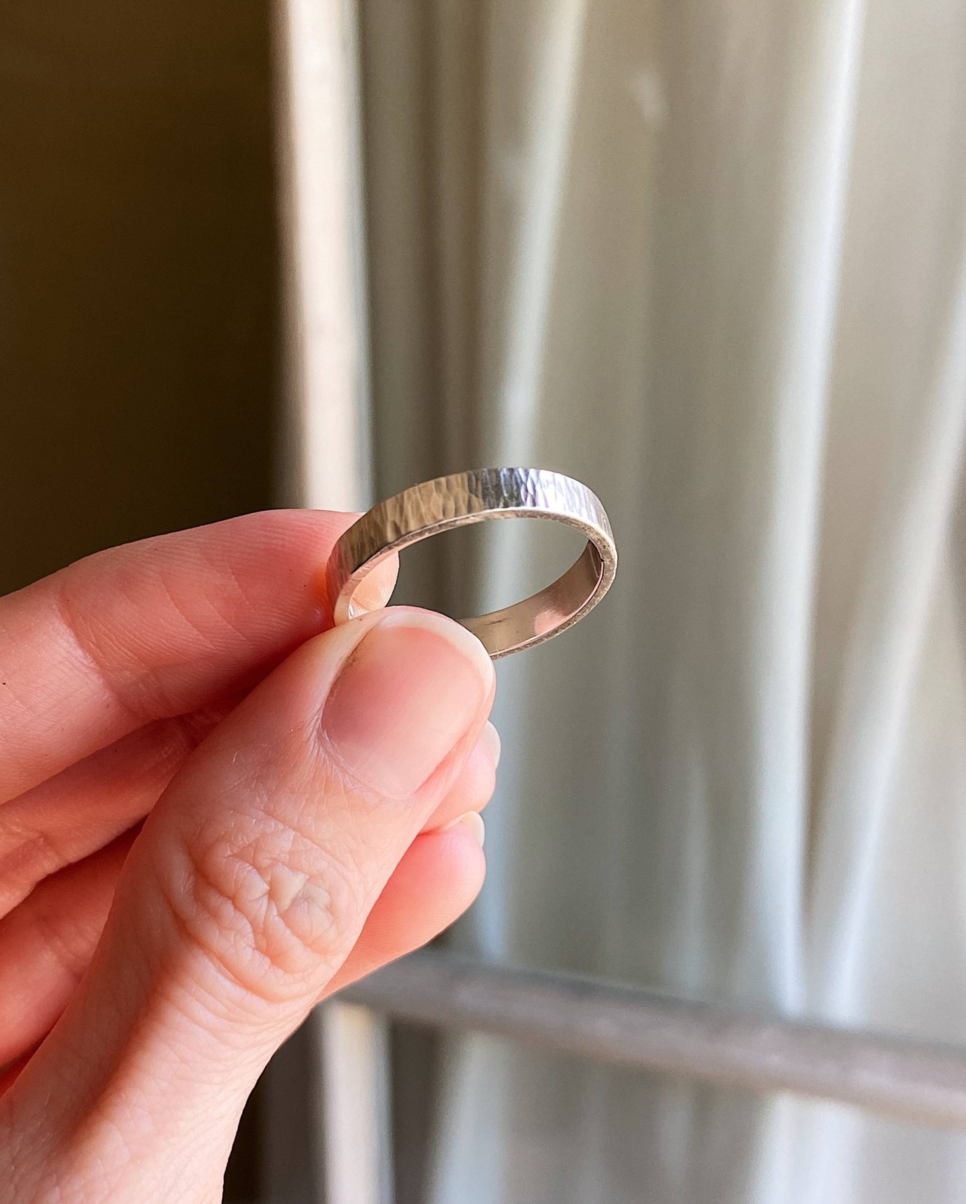 Benutzerdefinierte Baumrinde Strukturierte Zigarre Band-Stil Ring Aus 14K Gold Oder Sterling Silber. Wähle Deine Breite & Finish Individualisierbar Benutzerdefinierte Baumrinde Strukturierte Zigarre Band-Stil Ring Aus 14K Gold Oder Sterling Silber. Wähle Deine Breite & Finish Individualisierbar von TinyErica