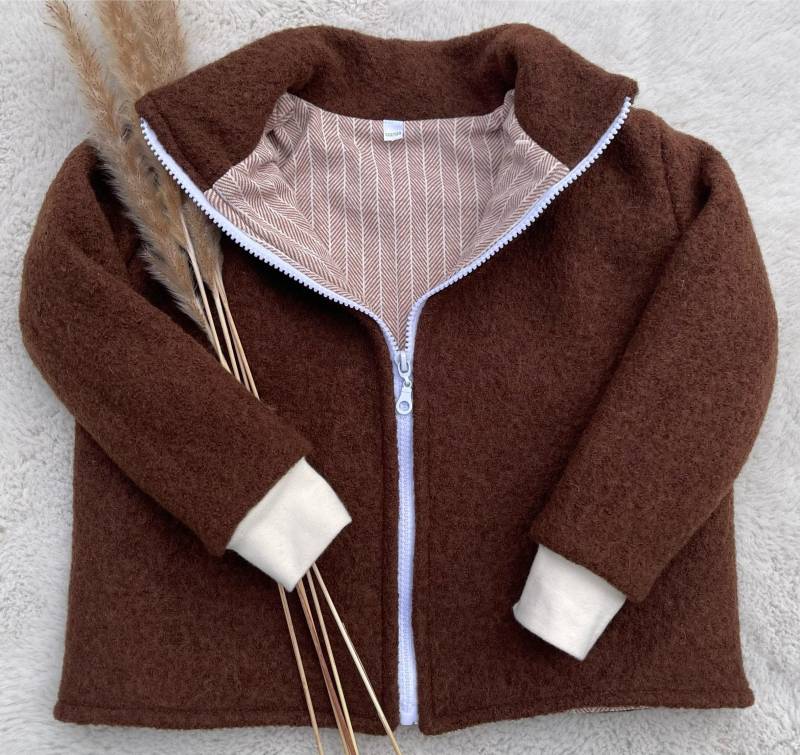 Walkjacke Für Kinder Mit Reißverschluss in Braun Schickem Innenfutter, 100% Wolle, Handgefertigt, Atmungsaktiv, Nachhaltig Walkjacke Für Kinder Mit Reißverschluss in Braun Schickem Innenfutter, 100% Wolle, Handgefertigt, Atmungsaktiv, Nachhaltig von TinyFantenDesign