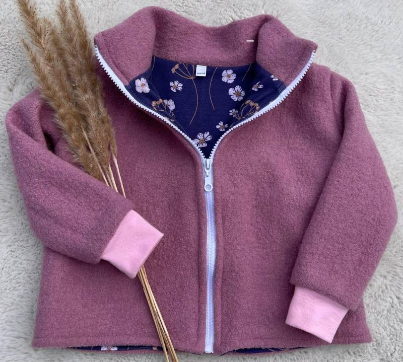 Walkjacke Für Kinder Mit Reißverschluss in Rosa Motiv Innenfutter, 100% Wolle, Handgefertigt, Atmungsaktiv, Nachhaltig Walkjacke Für Kinder Mit Reißverschluss in Rosa Motiv Innenfutter, 100% Wolle, Handgefertigt, Atmungsaktiv, Nachhaltig von TinyFantenDesign