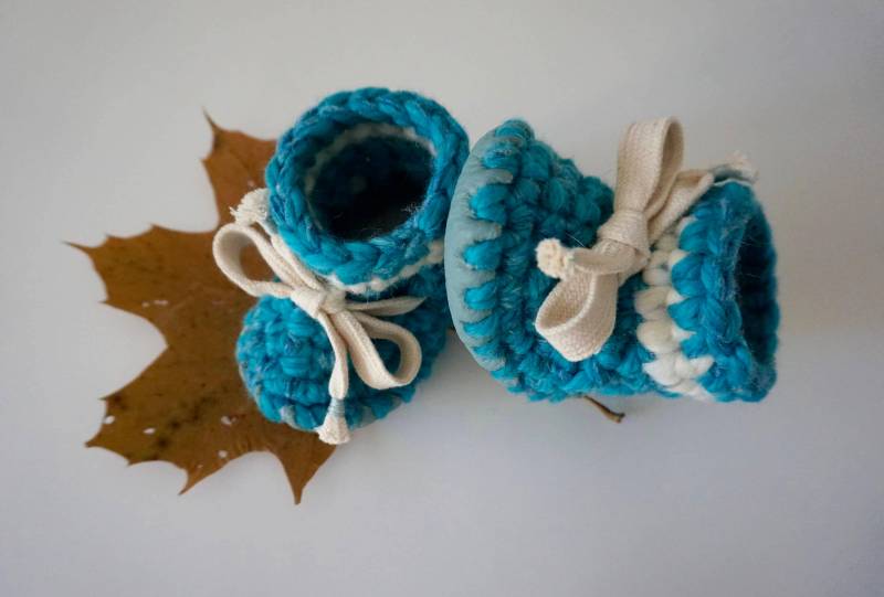 Handgefertigte Wolle Babyschuhe - Weiche Ledersohle, Gemütliche Winterstiefel Für Babys & Kleinkinder von TinyFeetBooties