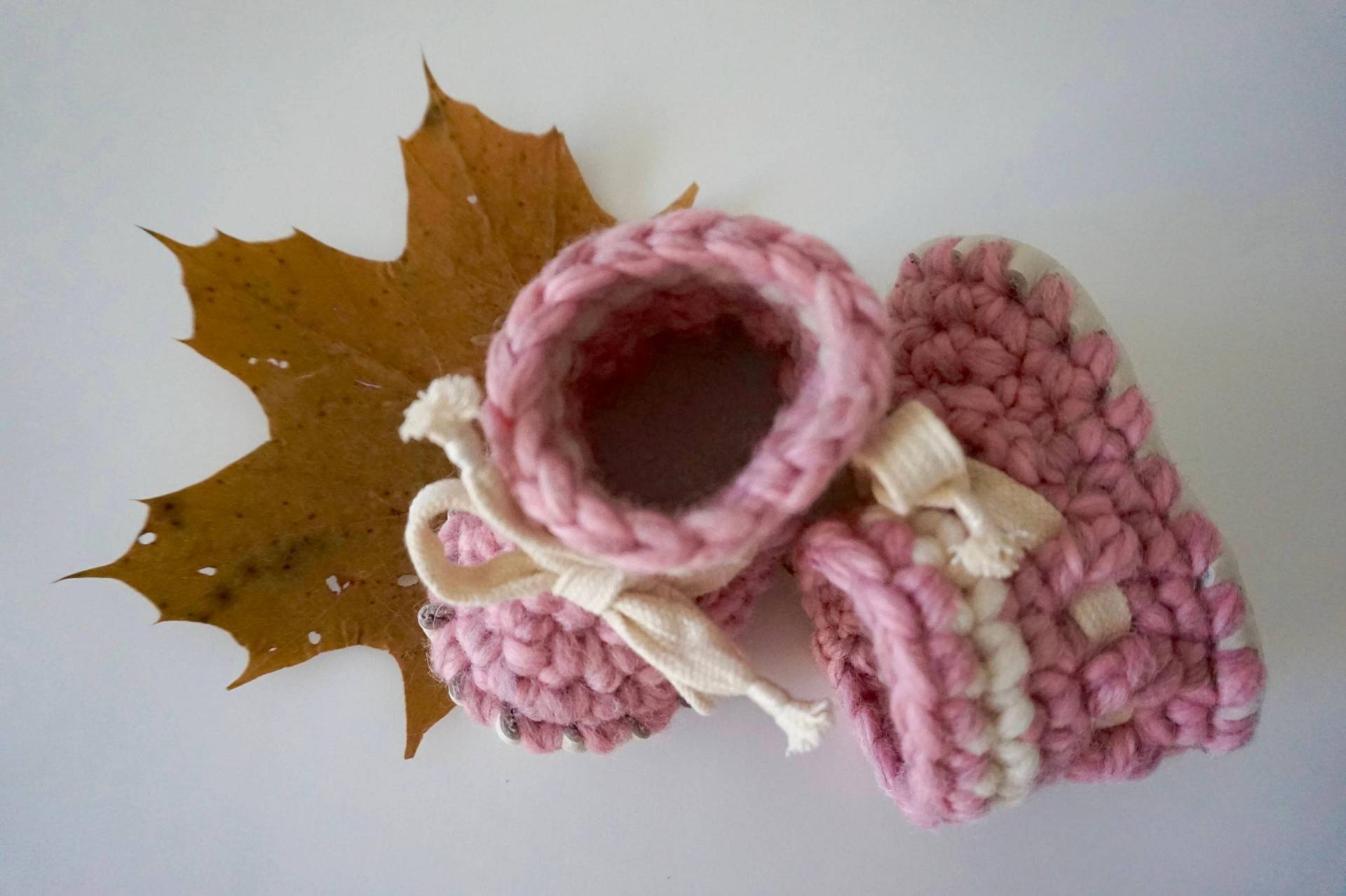 Handgefertigte Wolle Babyschuhe - Weiche Ledersohle, Gemütliche Winterstiefel Für Babys & Kleinkinder von TinyFeetBooties