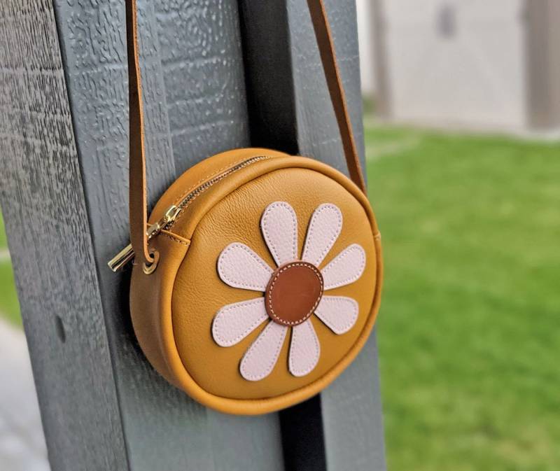 Daisy Leder Kleinkind Geldbörsen | Kleines Mädchen Handtasche Geschenk Baby Geldbörse Geldbeutel Für Ein Kleinkind| Geldbeutel Aus Echtem Leder von TinyHeirMoccs