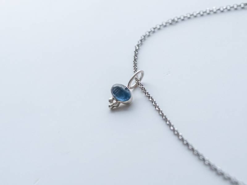 Upcycled Kyanit Charm Sterling Silber Als Armband Oder Anhänger Boho Style Schmuck - Charms Only von TinyKeysCraft