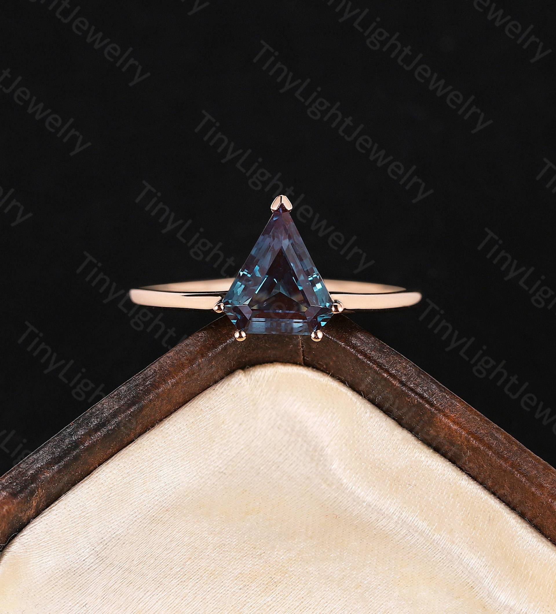 Labradorit Ring Alexandrit Verlobungsring Wappenring Vintage Art-Deco-Ring Solitärring Prong Jubiläum Labradorit Ring Alexandrit Verlobungsring Wappenring Vintage Art-Deco-Ring Solitärring Prong Jubiläum von TinyLightJewelry