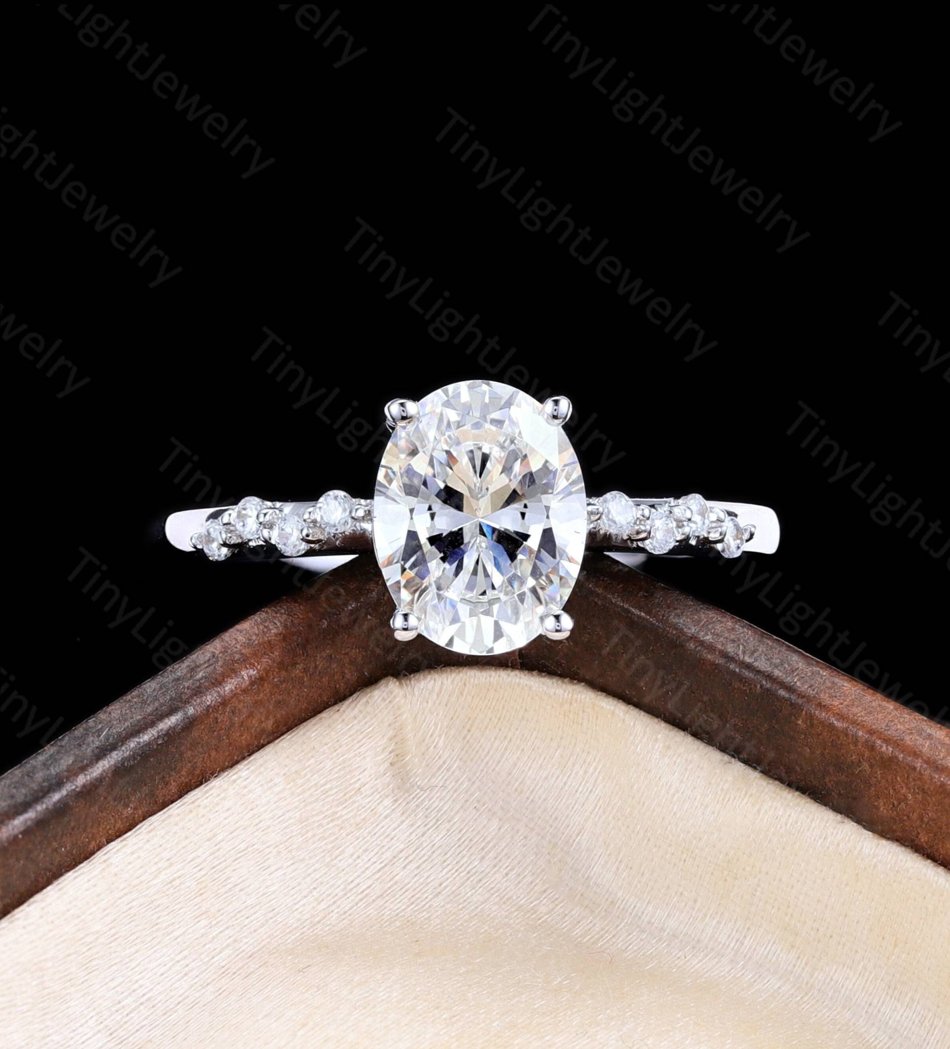 Moissanite Verlobungsring Ovalschliff Krappenring Brautring Moissanit Diamant Ring Weißgoldring Vintage-Ring Art-Deco-Ring von TinyLightJewelry