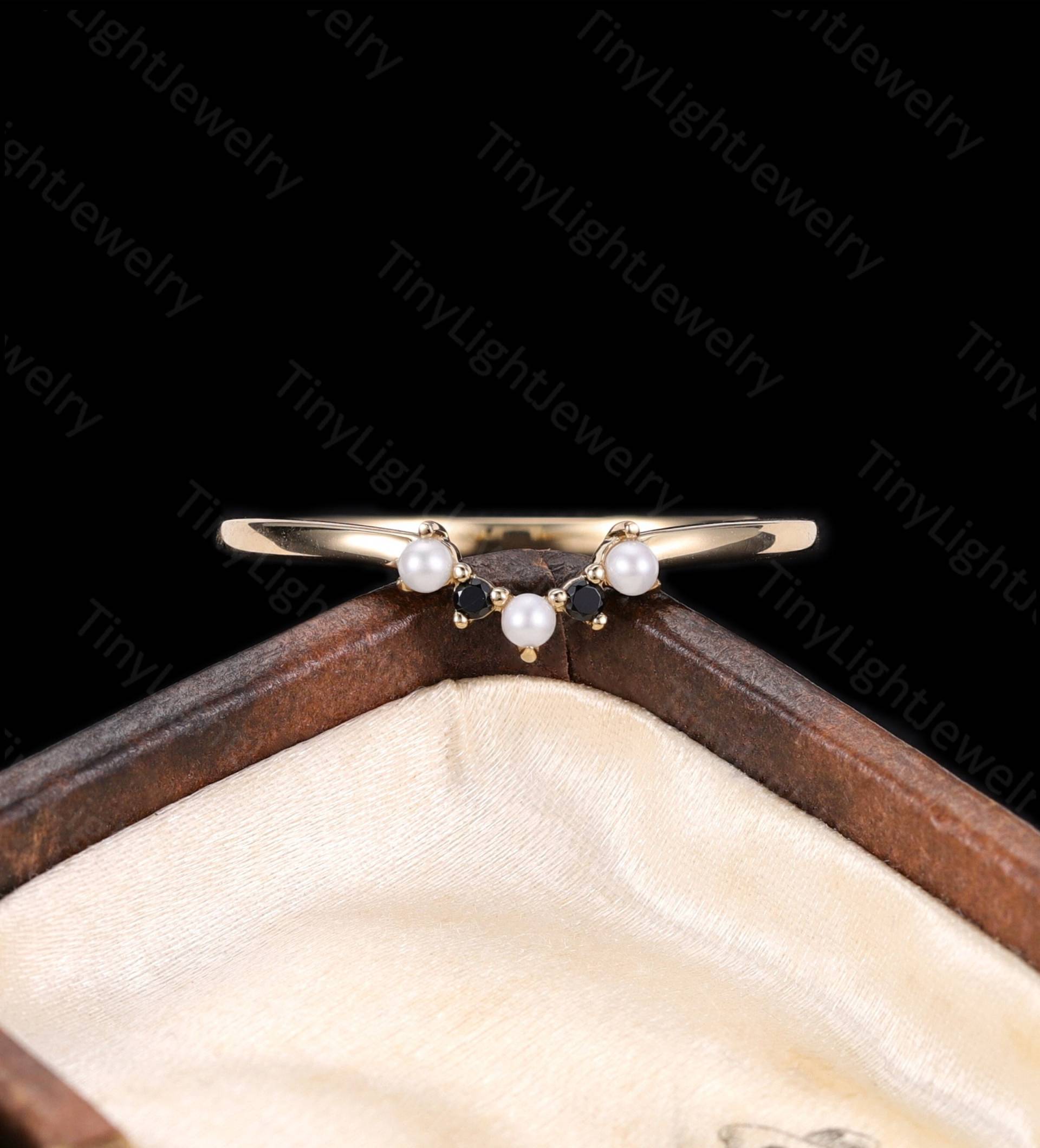 Schwarzer Onyx Ehering Perlenring Vintage Ring Stapeln Passender Gelbgold Unikat Zackenband Brautring Jahrestag von TinyLightJewelry