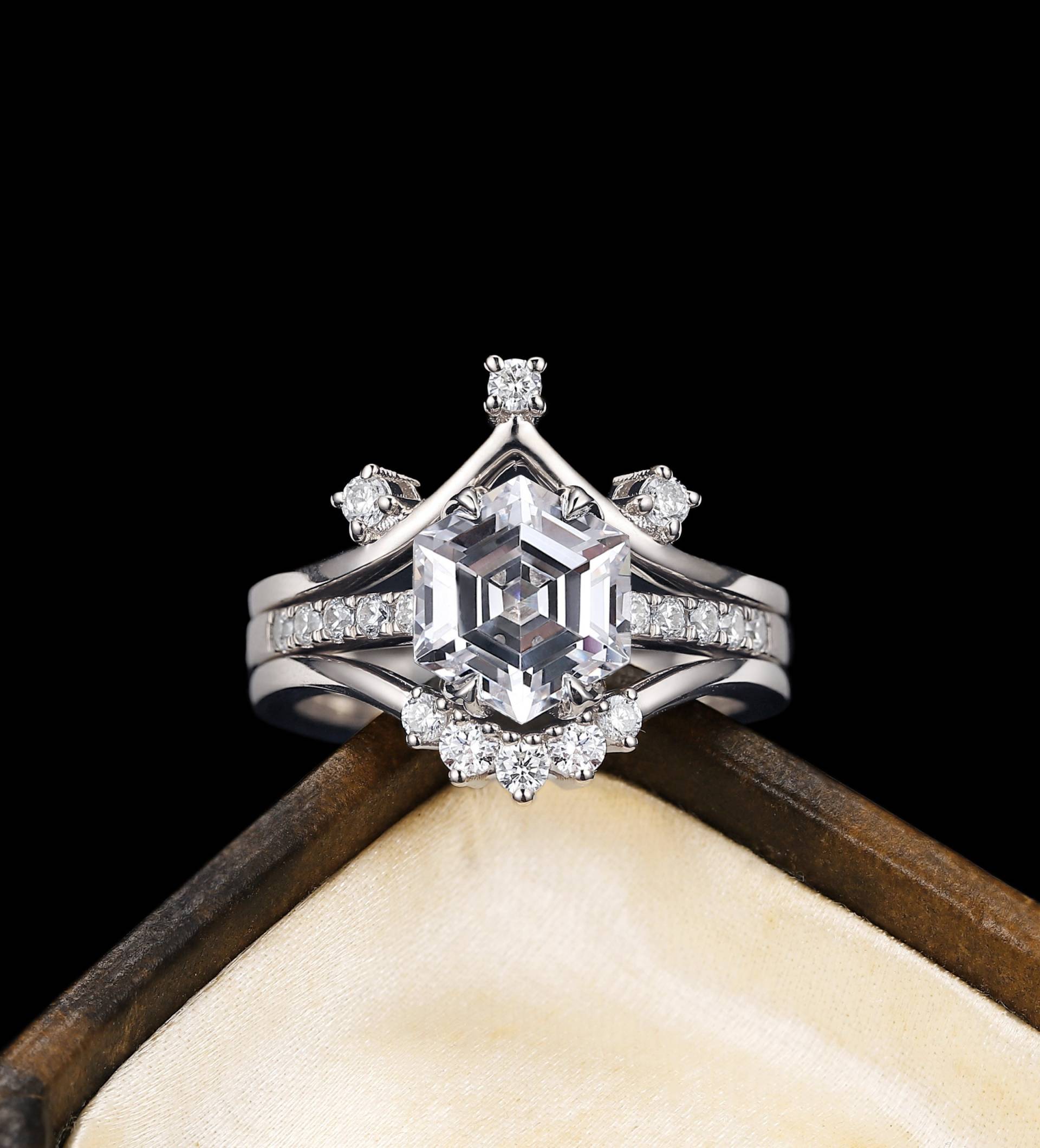Cubic Zirconia Ring Set Sechseckschliff Verlobungsring Weißgoldring Halbeternitring Geschwungener Ehering Cz-Ring Brautschmuck Silberschmuck von TinyLightJewelry