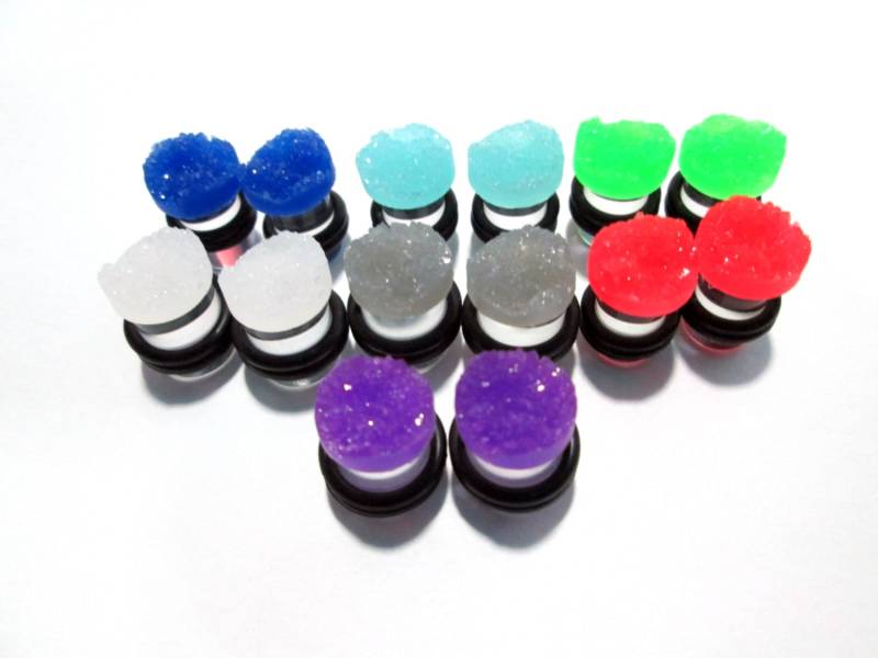 Druzy Plug Ohrringe Farbe Ihrer Wahl | 4G-00G von TinyLittleFunBits