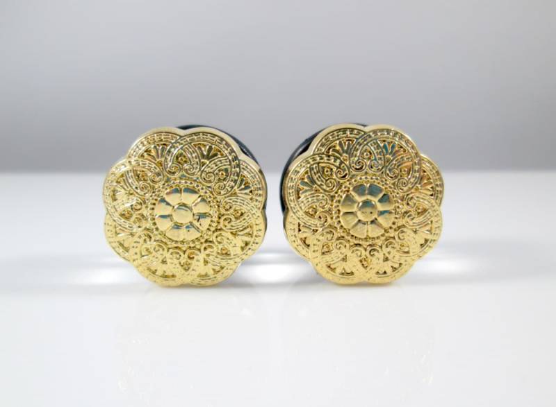 Gold Mandala Vintage Button Ohrringe | 9/16 Oder 5/8 Inch von TinyLittleFunBits