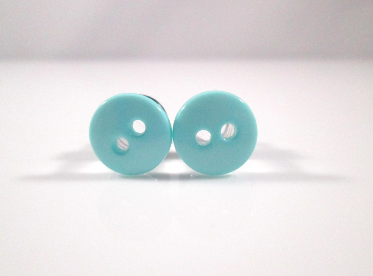 Ausverkauf - Plug Ohrringe Plugs Türkis Mint Grün Tiny Button 4G, 2G Und 0G von TinyLittleFunBits