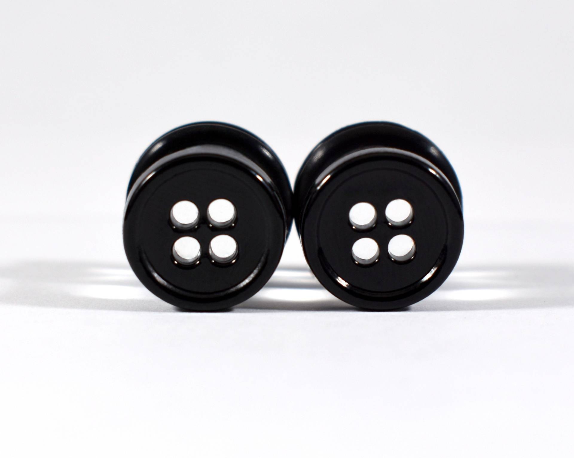 Plug Ohrringe - Gauges Black Button 2G, 0G Und 00G von TinyLittleFunBits
