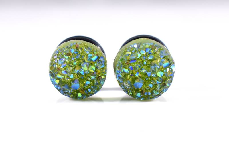 Plug Ohrringe - Olivgrün Ab Finish Faux Druzy Sparkle 4G, 2G, 0G Und 00G von TinyLittleFunBits