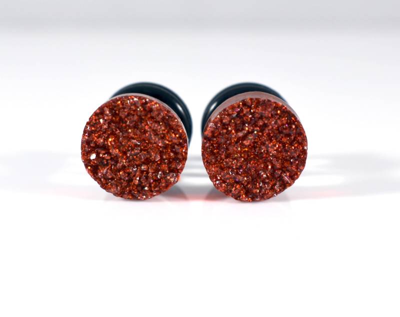 Plug Ohrringe - Red Titanium Faux Druzy Sparkle 4G, 2G, 0G Und 00G von TinyLittleFunBits